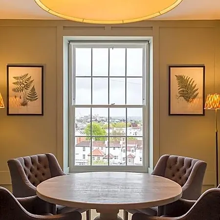 Number 38 Clifton 4*
