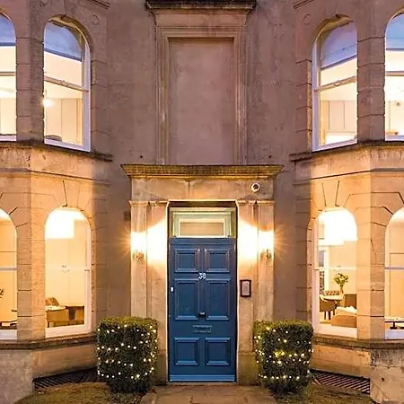 Number 38 Clifton 4* בריסטול