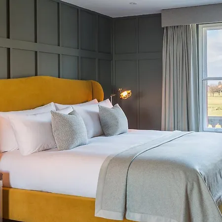 Number 38 Clifton Бристоль