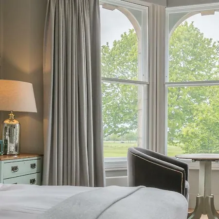 Number 38 Clifton Готель Бристоль