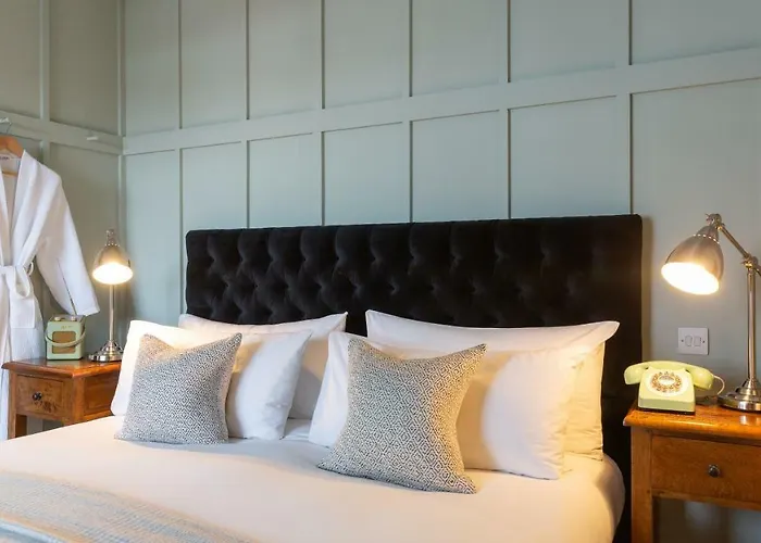 Number 38 Clifton Бристоль